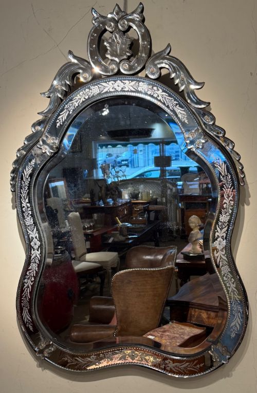 FINE QUALITY VENETIAN MIRROR - ADDITIONAL PHOTO 5