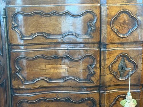 18TH CENTURY FRENCH WALNUT COMMODE CUPBOARD - ADDITIONAL PHOTO 1