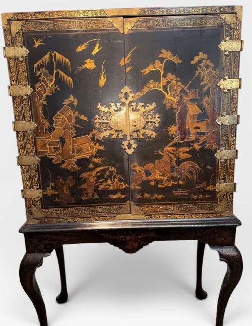18TH CENTURY LACQUERED CABINET ON STAND