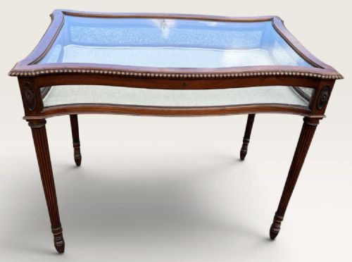 Serpentine Shaped Bijouterie Table