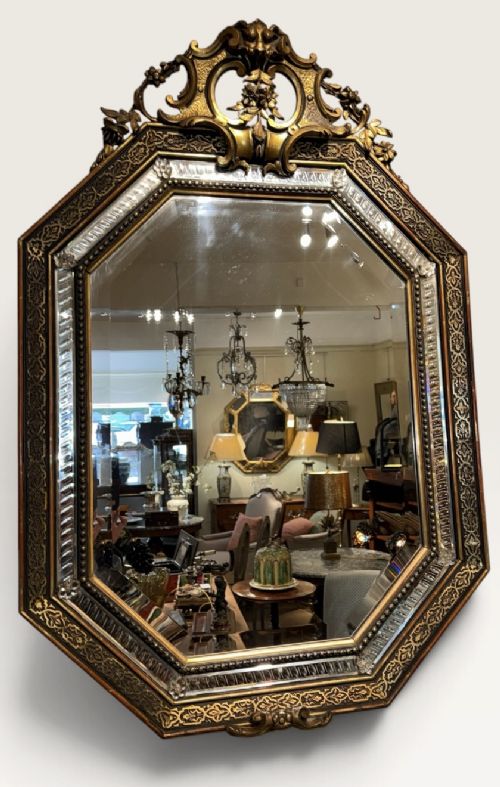 Octagonal shaped margin mirror