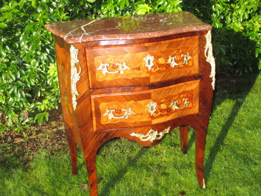 Small marquetry commode or chest