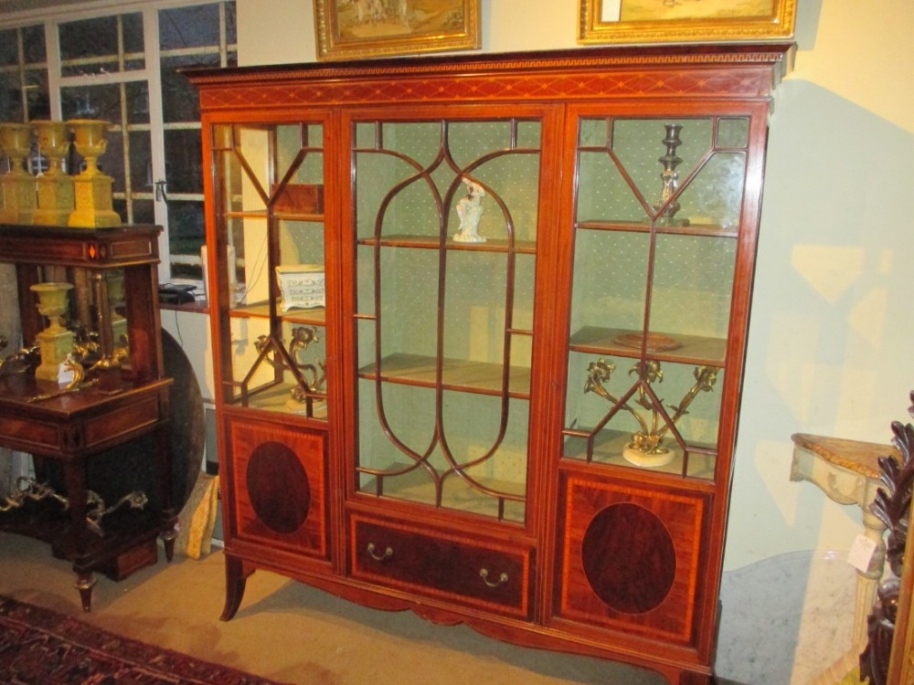 Inlaid display cabinet 