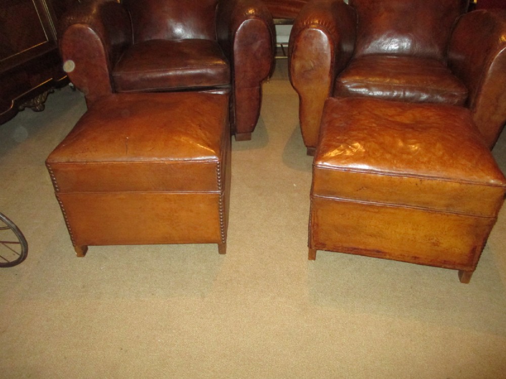 Pair of leather poofs 