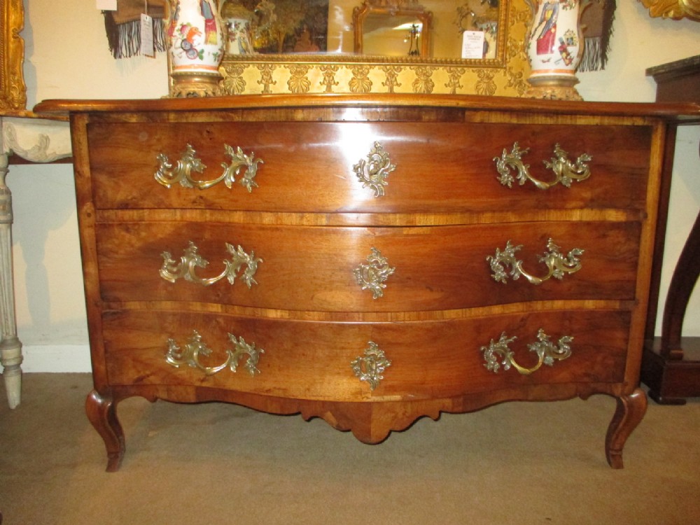18th Century Serpentine Walnut Commode 