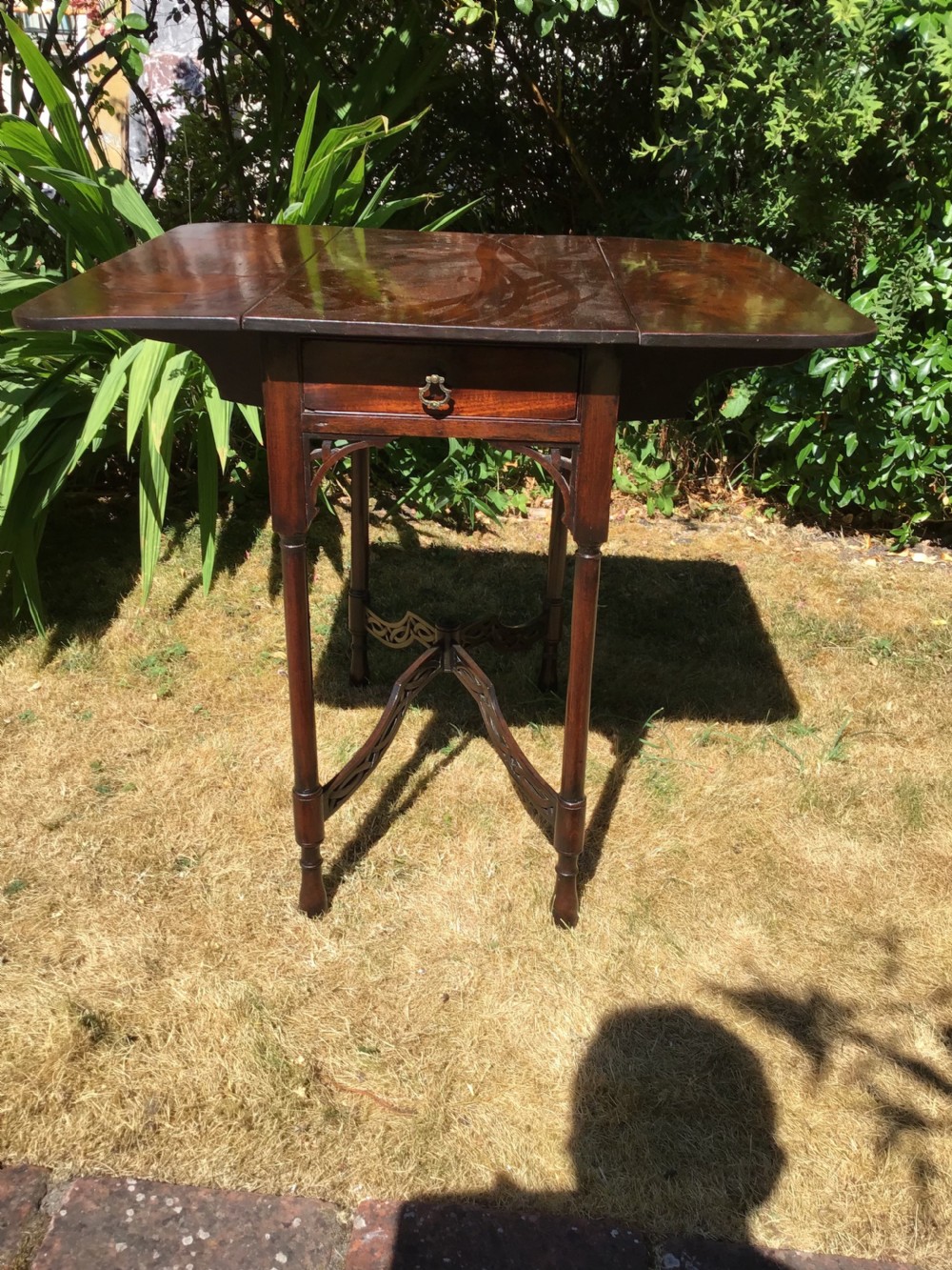 Pembrokedropleaf table View II