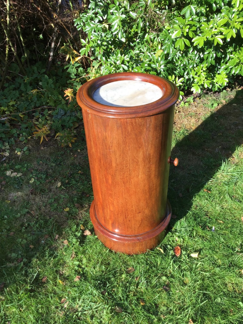 Cylindrical mahogany bedside table View IV