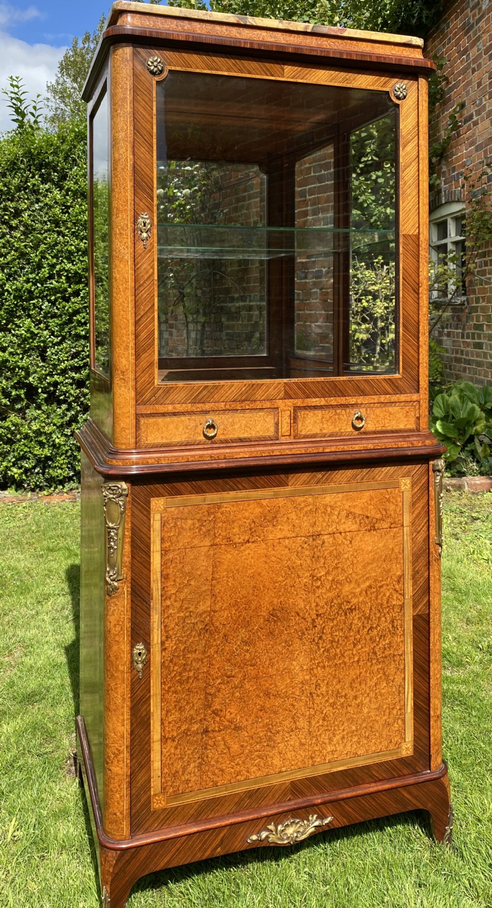 Superb quality Paris maker amboyna cabinet 