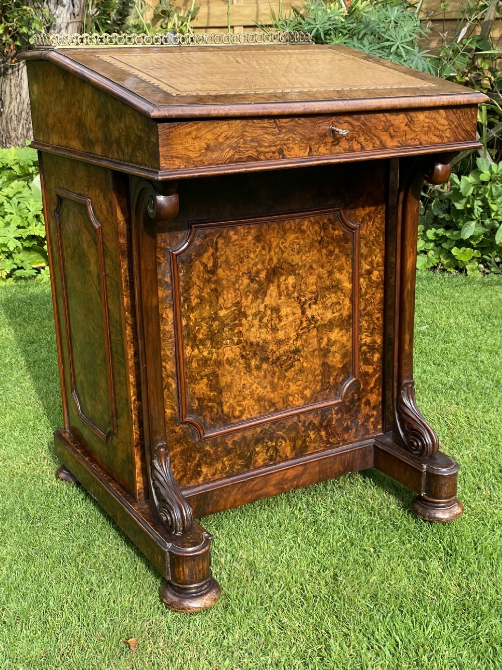 Burr walnut Davenport 