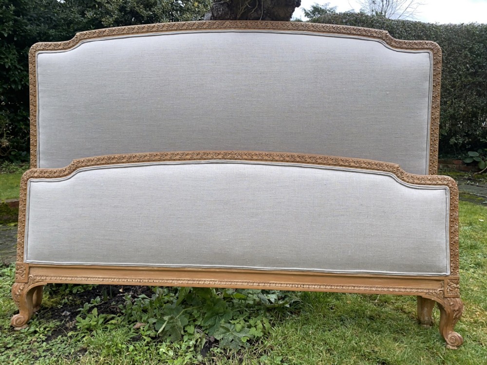 Kingsize carved bed 