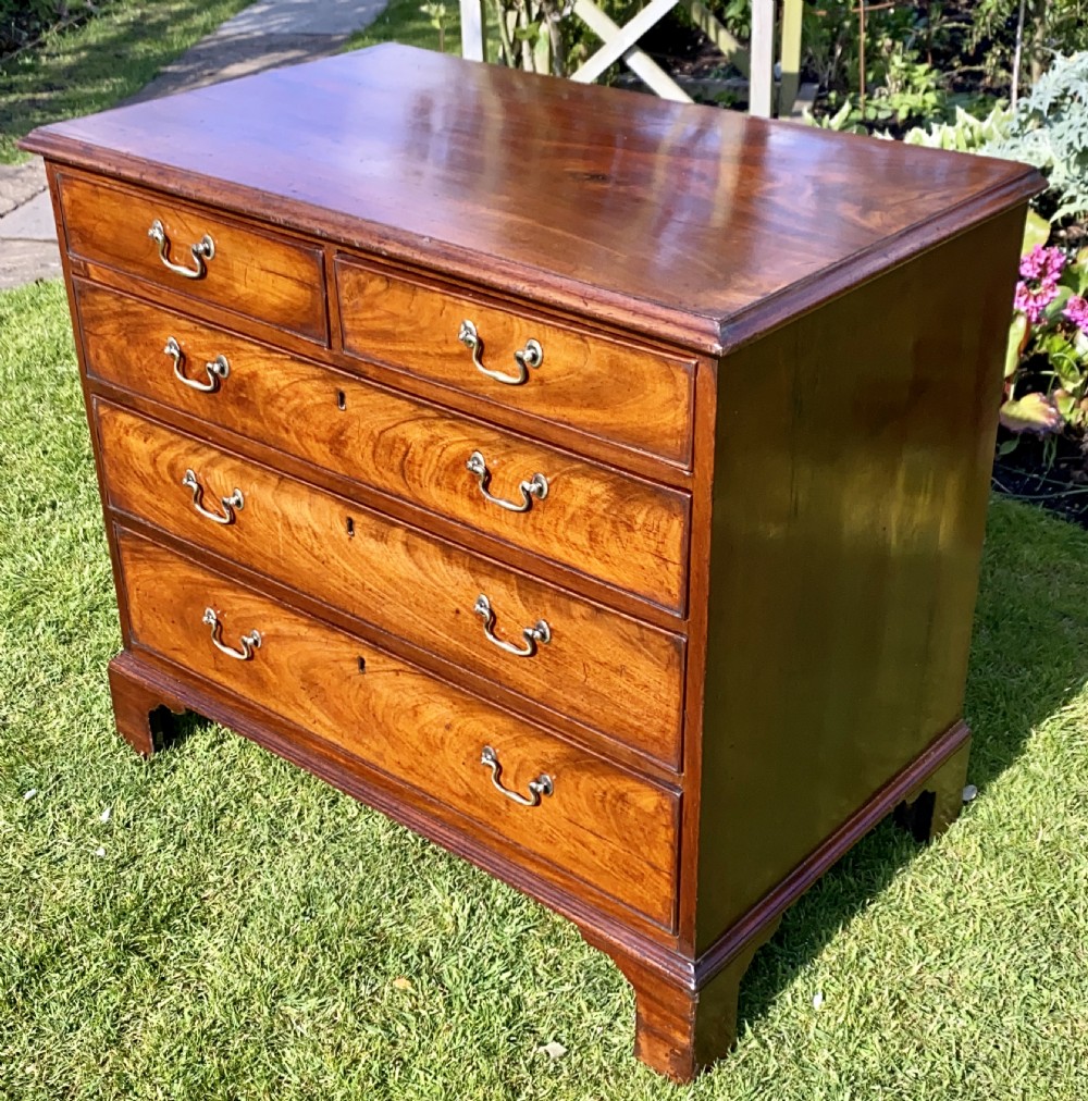 Small Georgian chest of drawers  View II