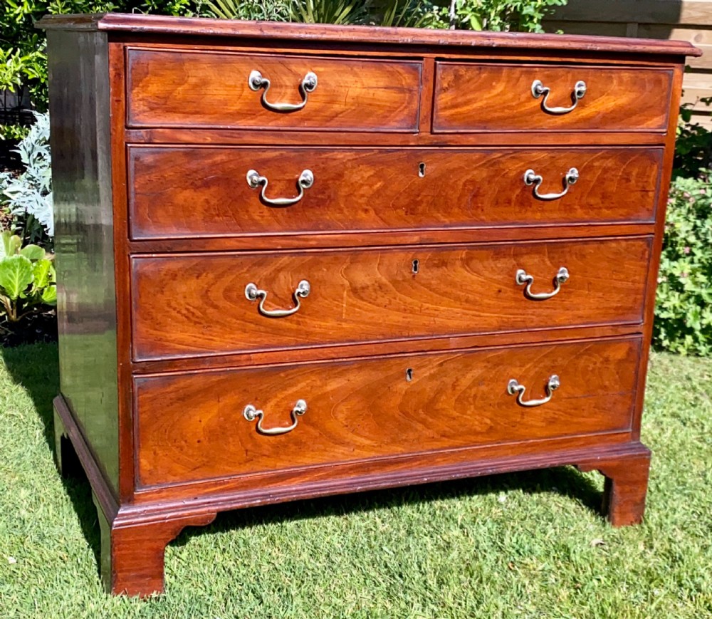 Small Georgian chest of drawers  View IV