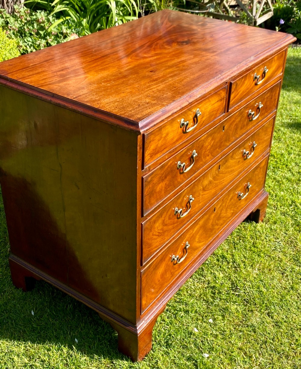 Small Georgian chest of drawers  View VII