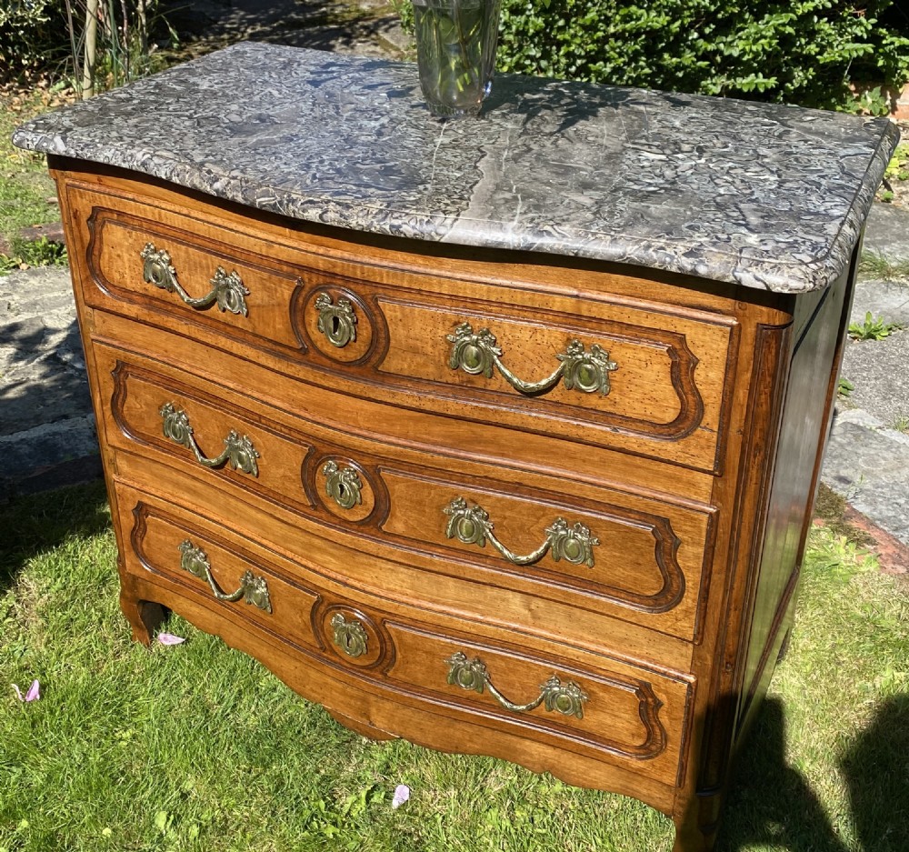 18th Century serpentine fronted commode in walnut  View VI