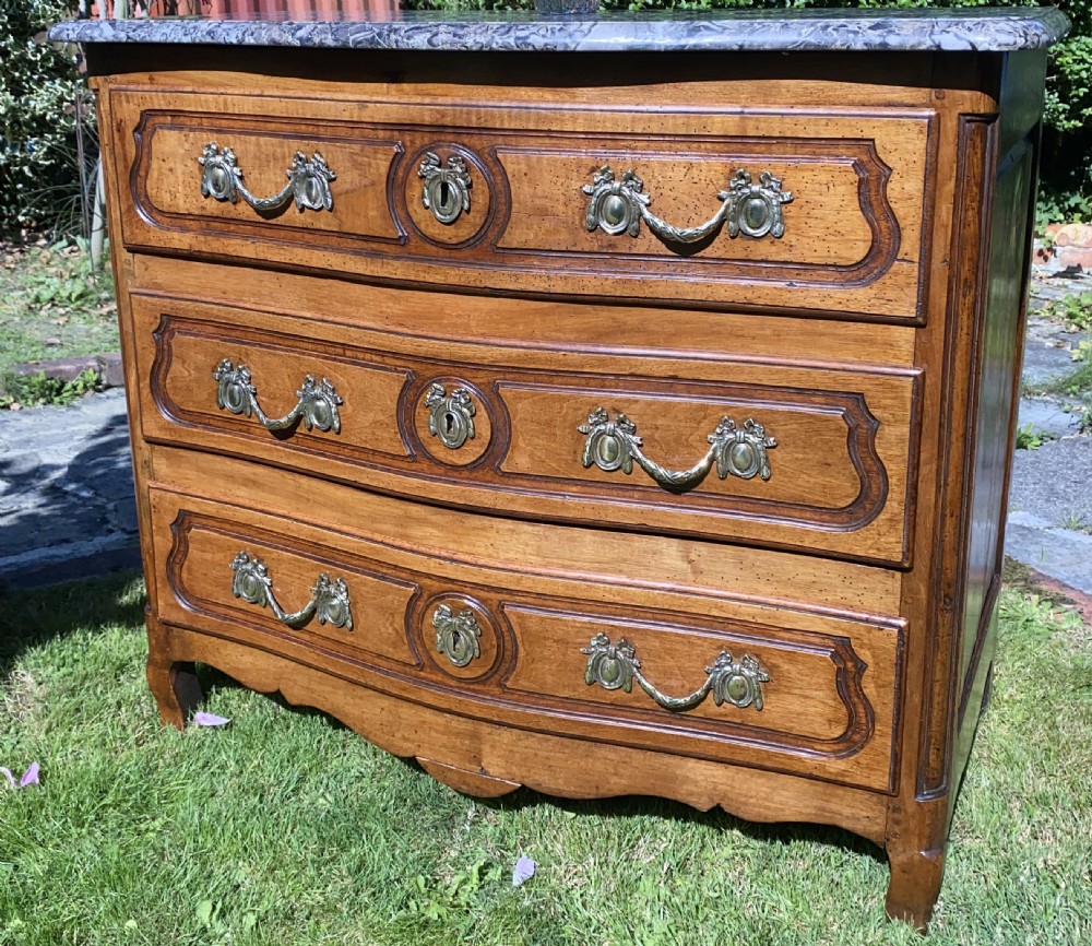18th Century serpentine fronted commode in walnut  View VII