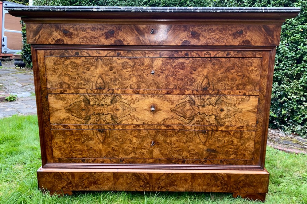 Louis Philippe commode in burr walnut 