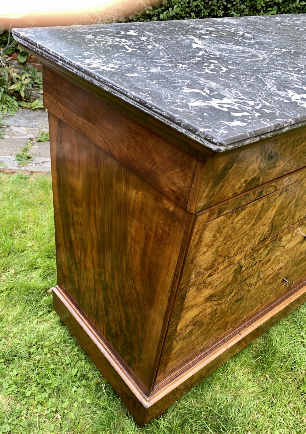 Louis Philippe commode in burr walnut  View II
