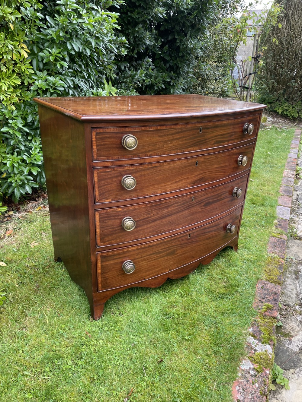Georgian bow fronted chest of drawers 
