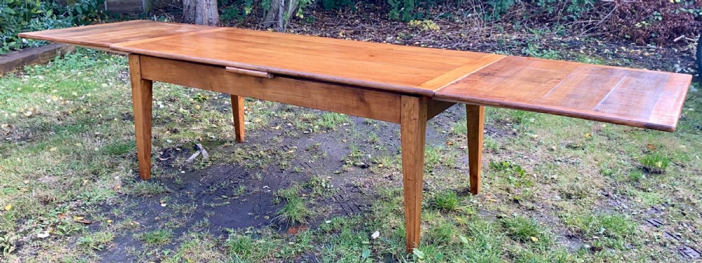 Large extending country table  View II