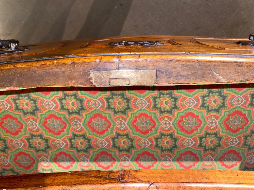 Small 18th Century commode in walnut  View VIII