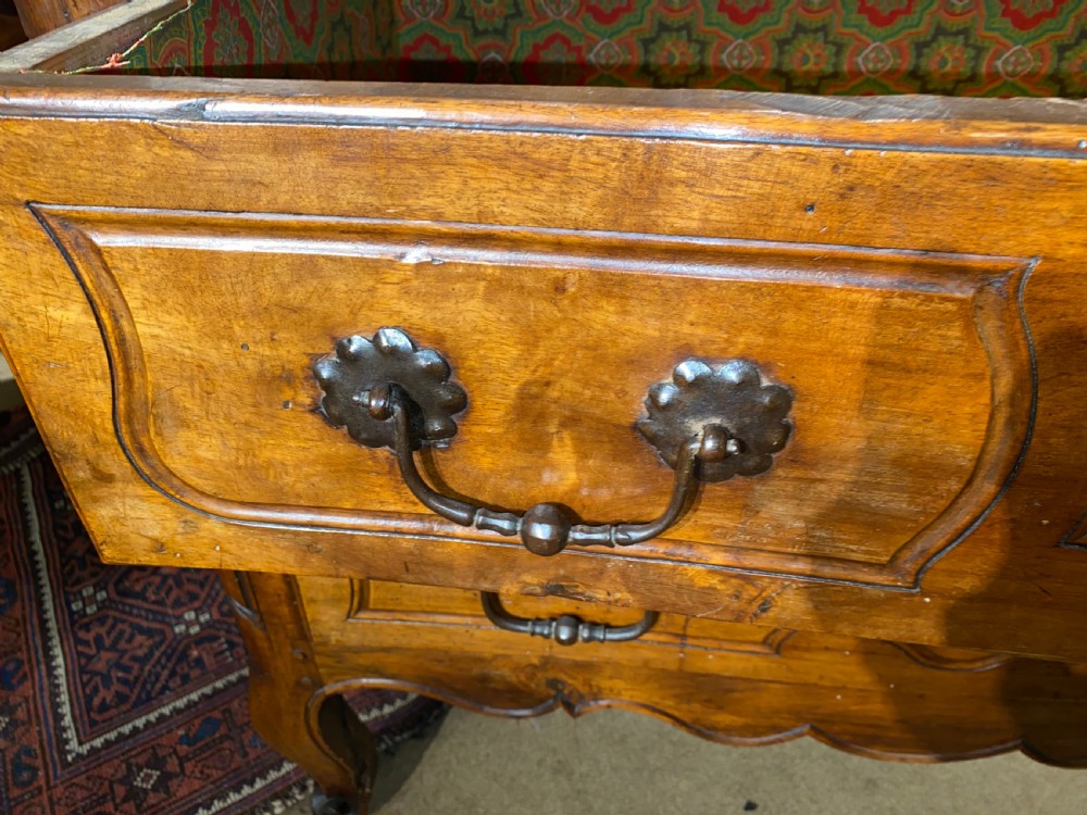 Small 18th Century commode in walnut  View IX