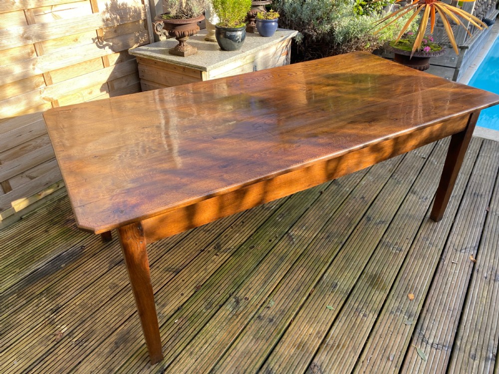 Farmhouse table in oak View II