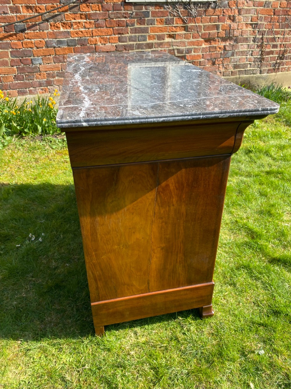 Louis Philippe commode in burr walnut  View III