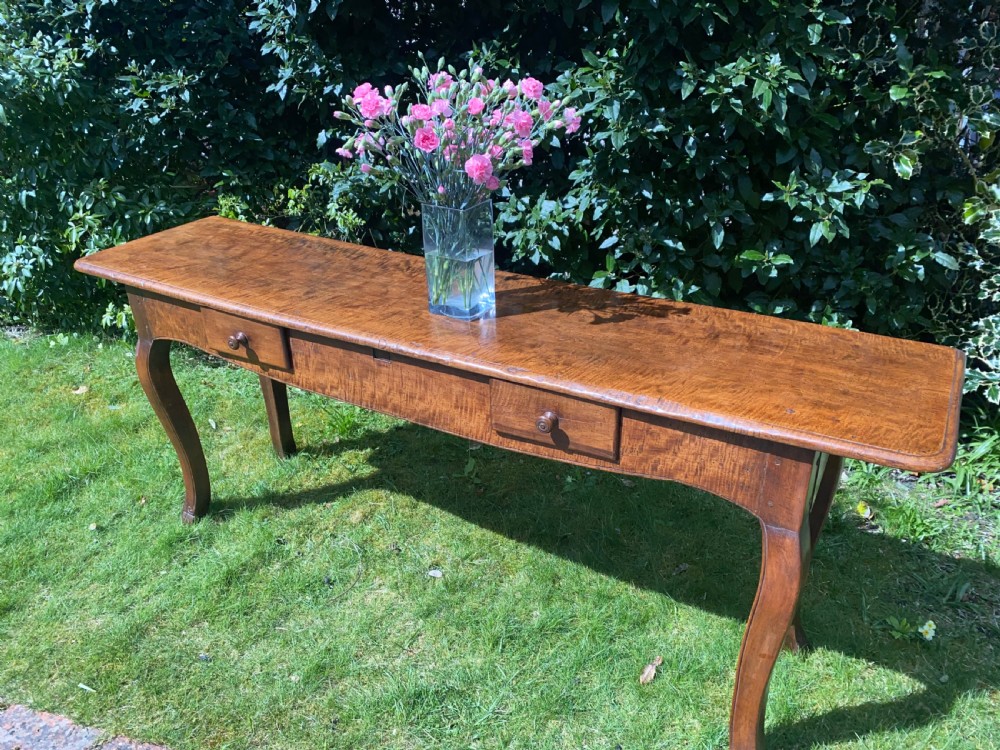 18 th Century Serving table in walnut  View II