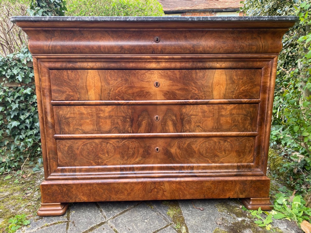Louis Philippe commode in figured walnut 