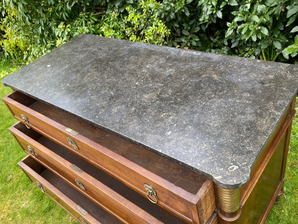 Late 18th Century commode in walnut  View V