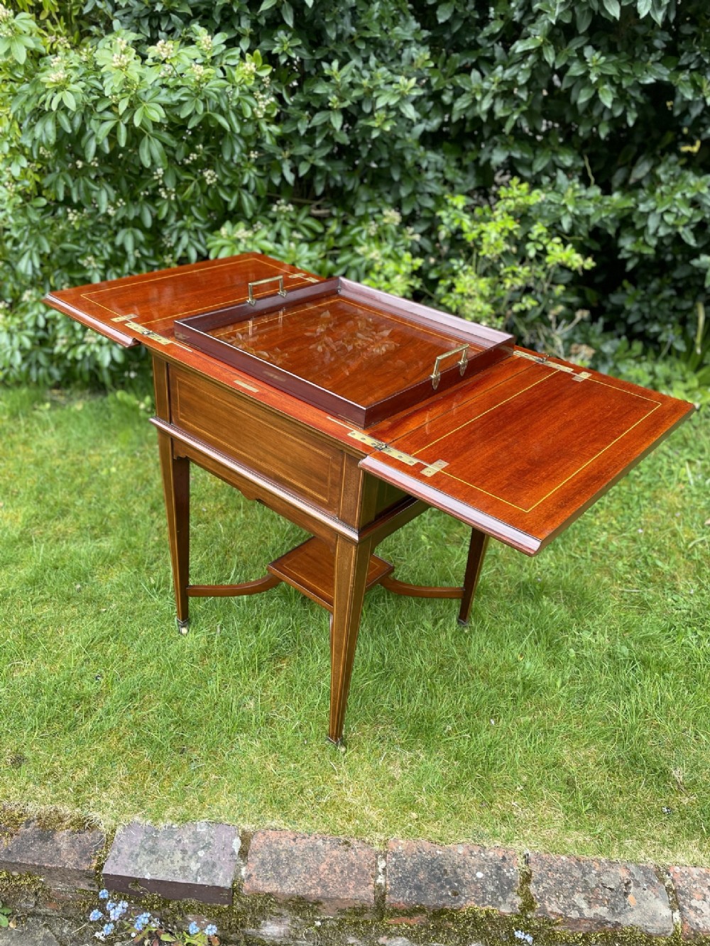 Mappin surprise table or drinks table 