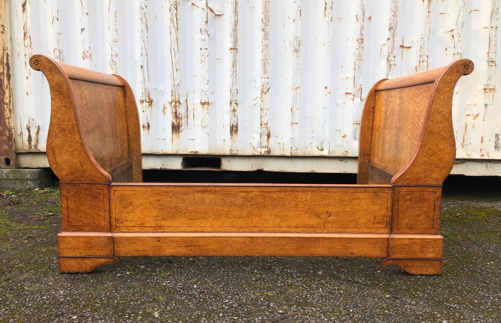French Lit Bateau in Burr Maple View II
