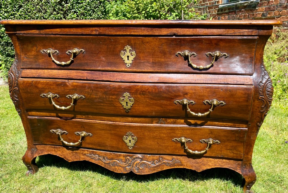 18th Century Bordelaise commode in walnut 