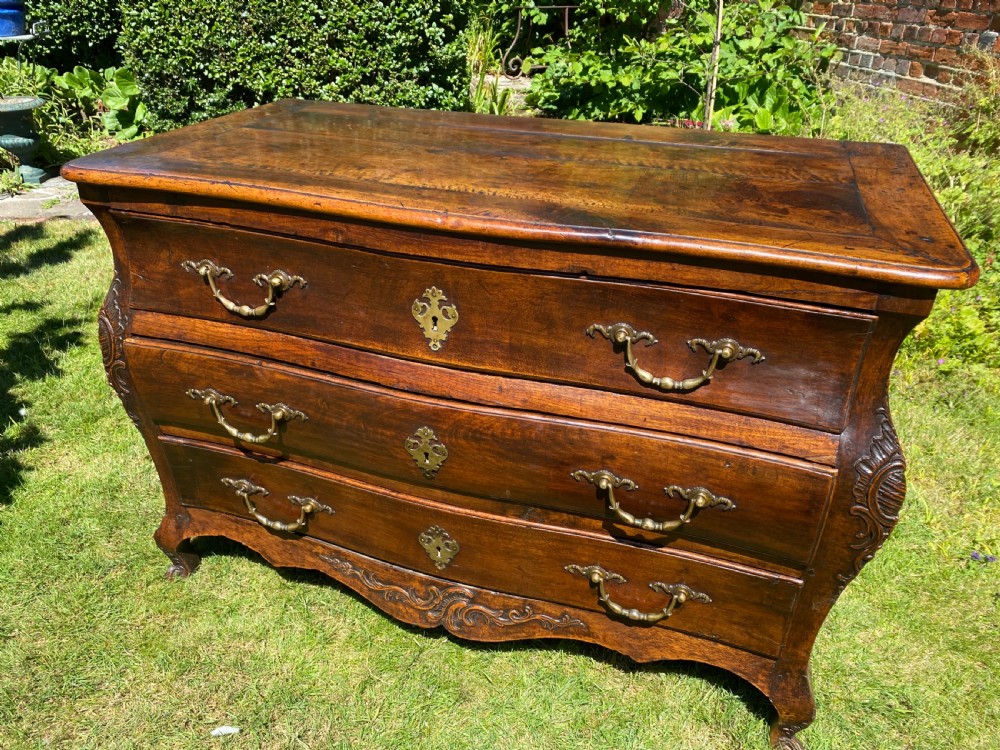 18th Century Bordelaise commode in walnut  View II