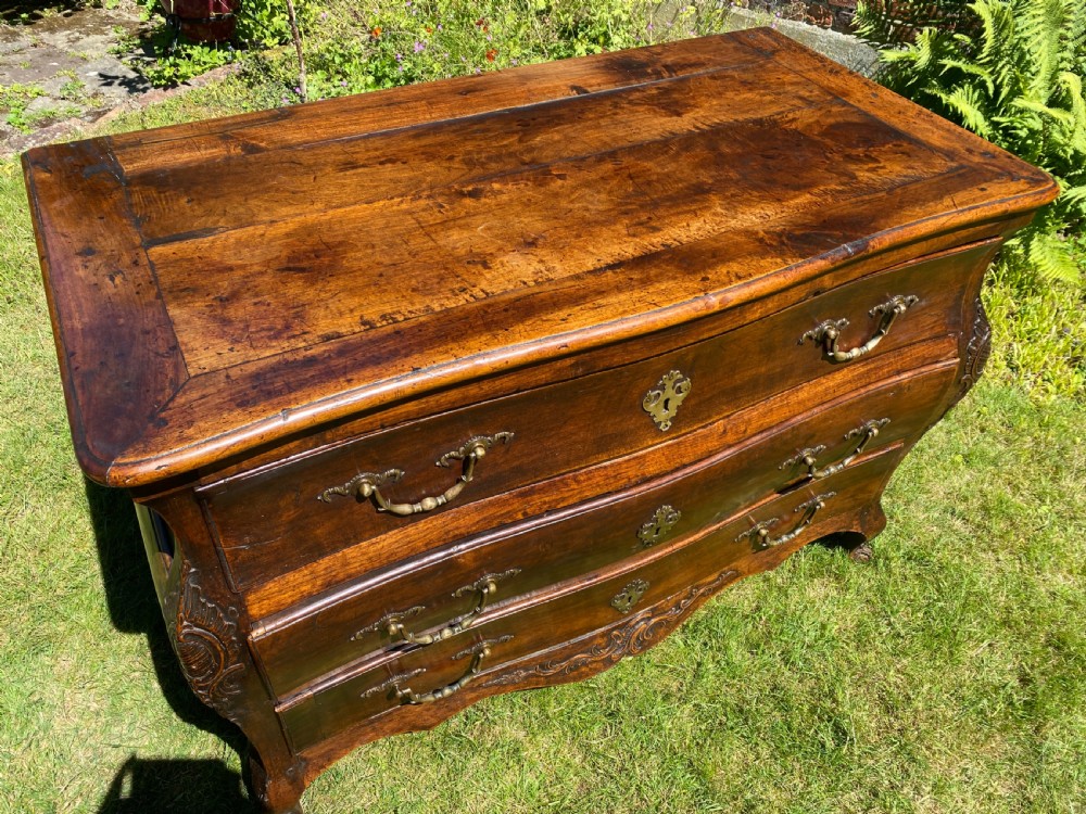 18th Century Bordelaise commode in walnut  View VI