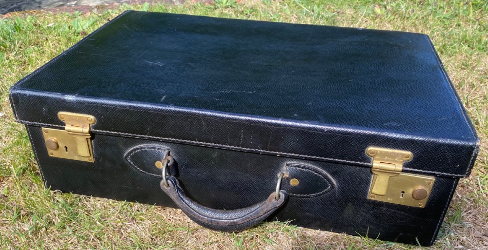 Fitted travelling vanity case  View IV