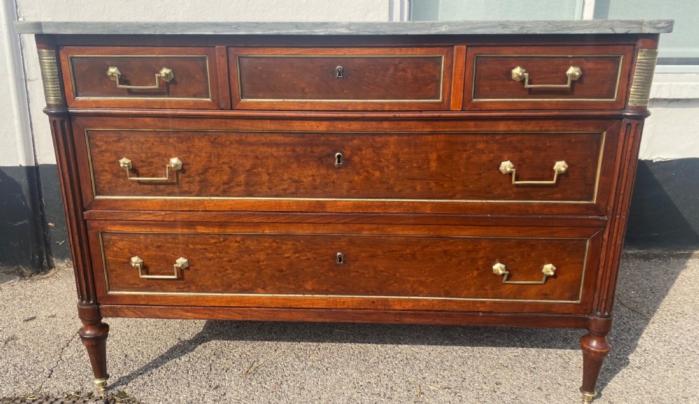 18th Century French commode in plum pudding mahogany 