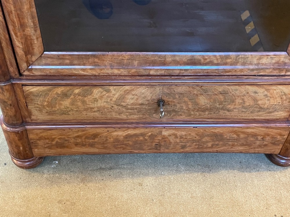 Flame mahogany bookcase vitrine  View V