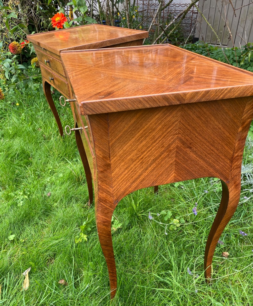 Pair of fine quality side tables  View IV