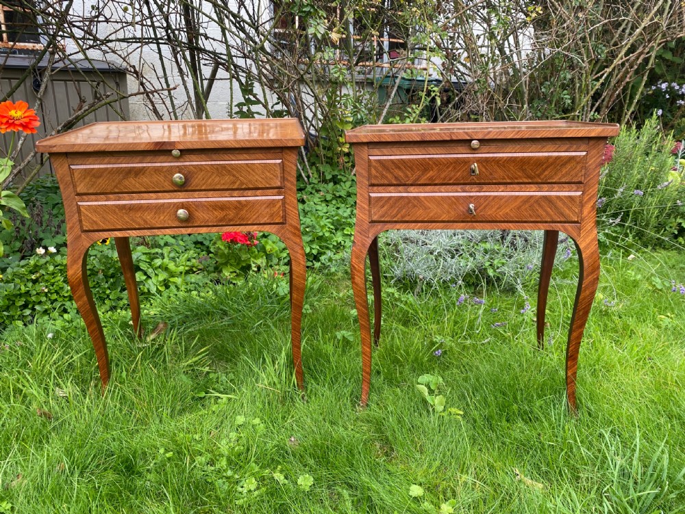 Pair of fine quality side tables  View VII