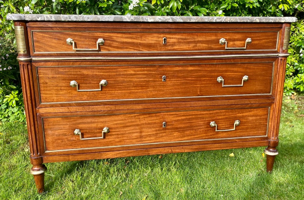 Louis XVI commode in mahogany 