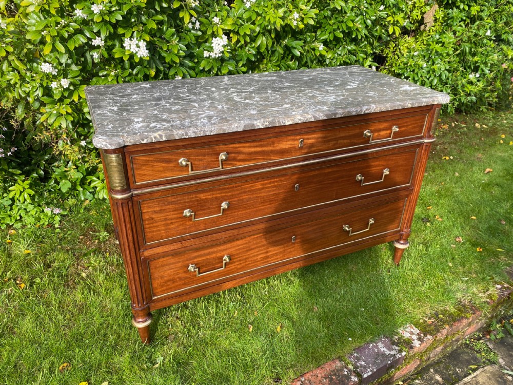 Louis XVI commode in mahogany  View III