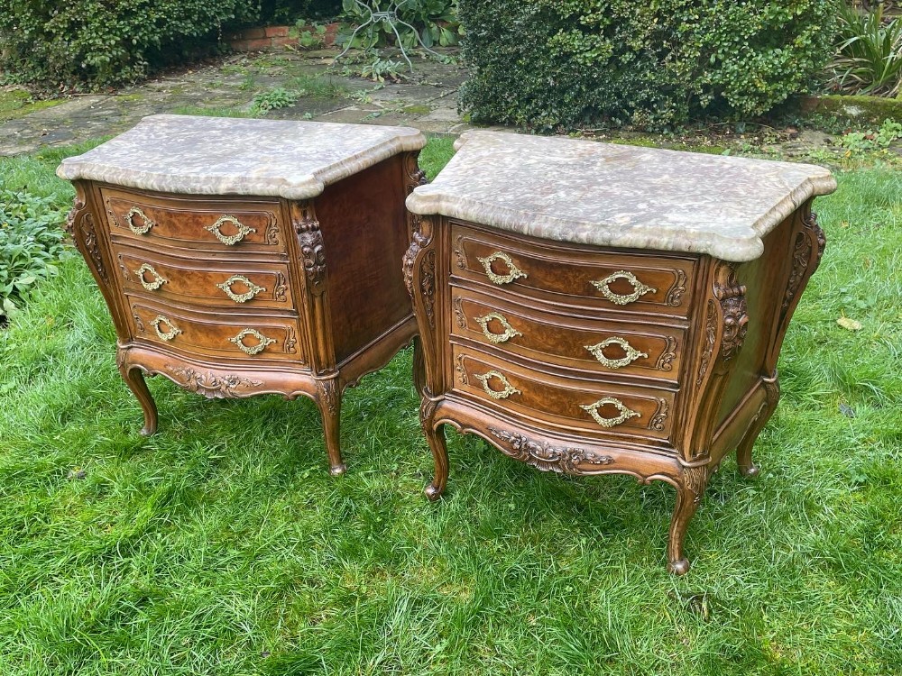 Pair of walnut Italian bedsides 