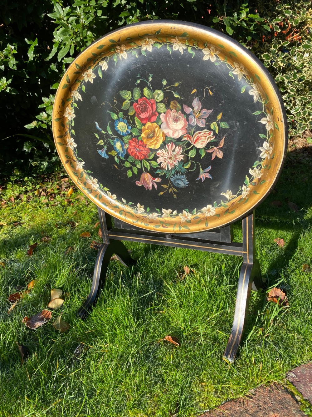 Papier-mâché tray top table