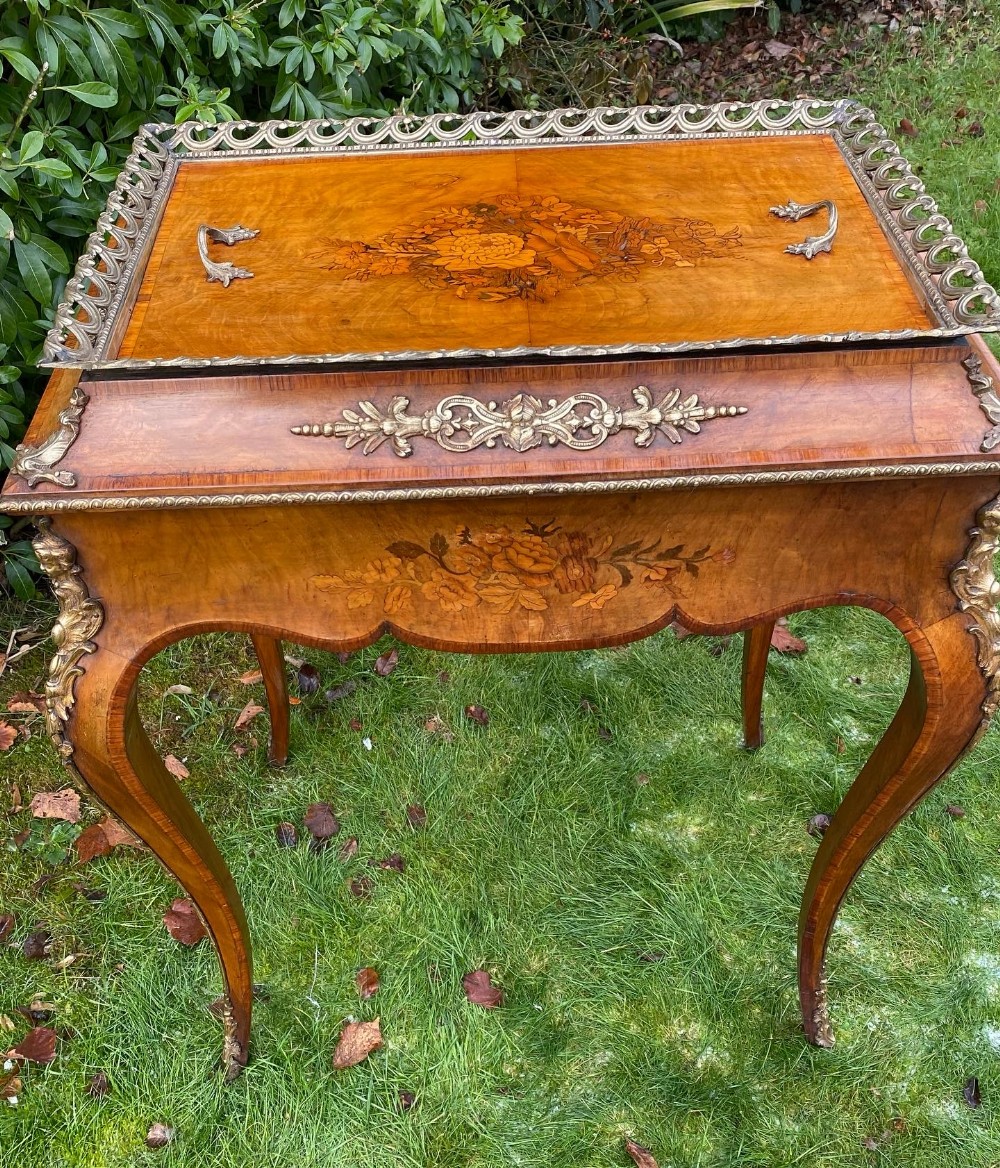 English Louis XV style jardiniere in walnut 