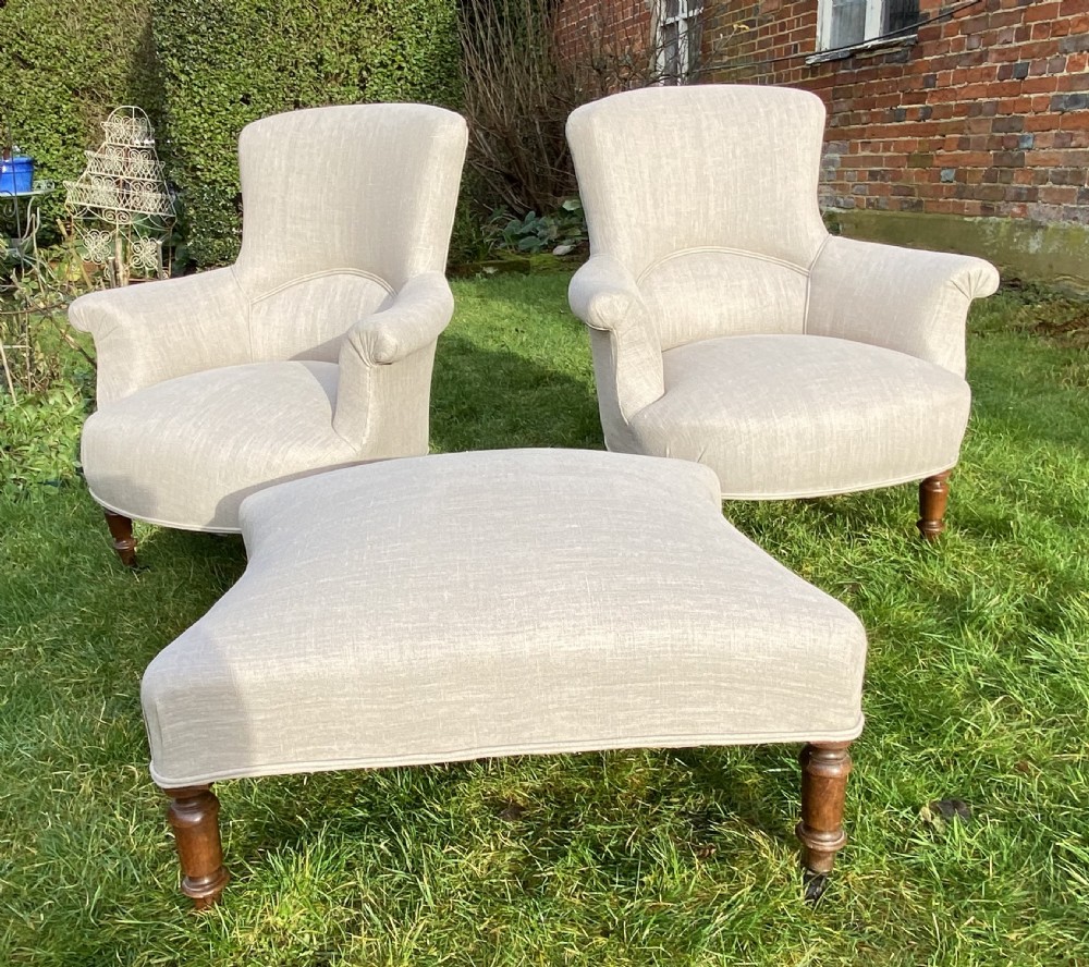 Duchesse brisee  or pair of chairs and stool View II