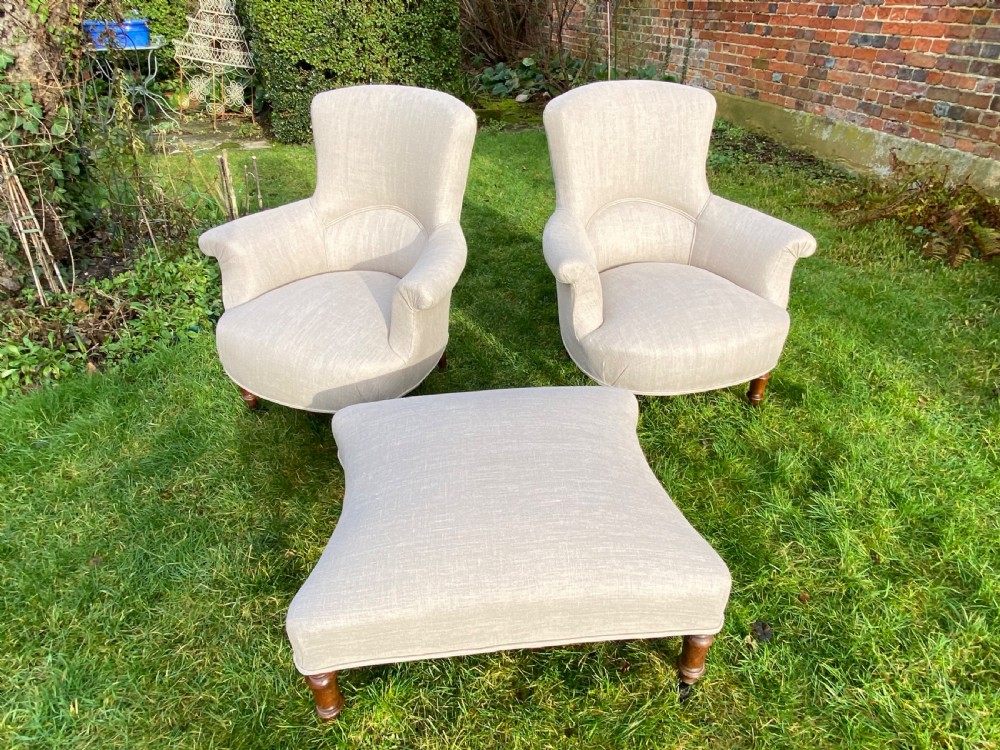 Duchesse brisee  or pair of chairs and stool View III