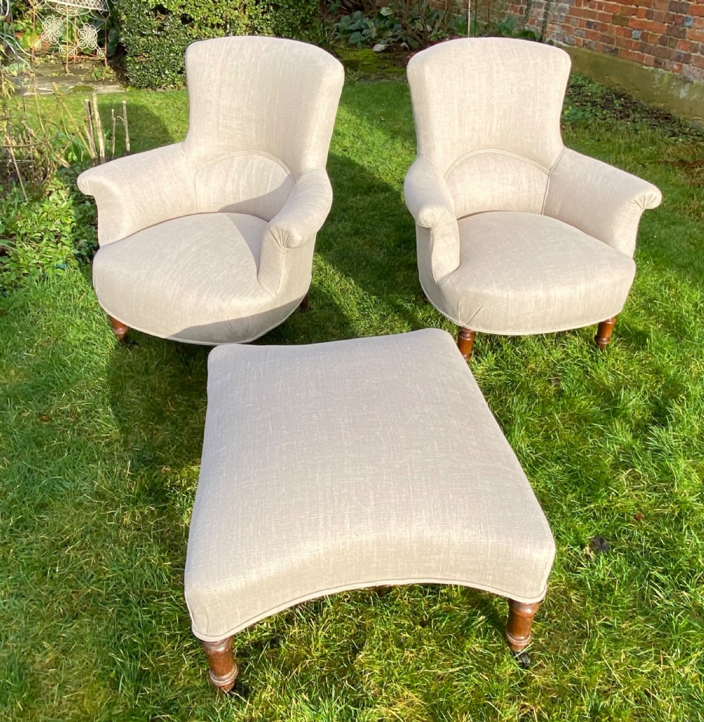 Duchesse brisee  or pair of chairs and stool View IV