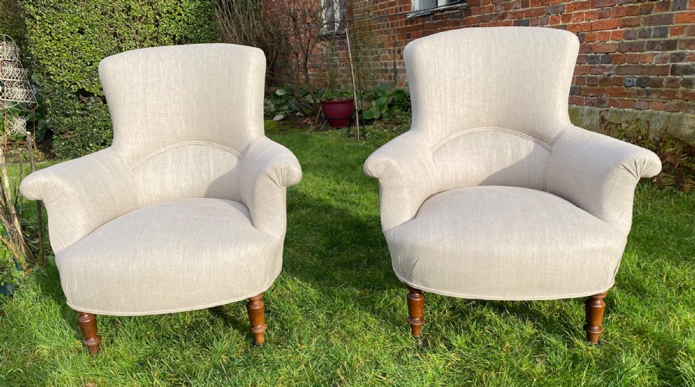 Duchesse brisee  or pair of chairs and stool View VI