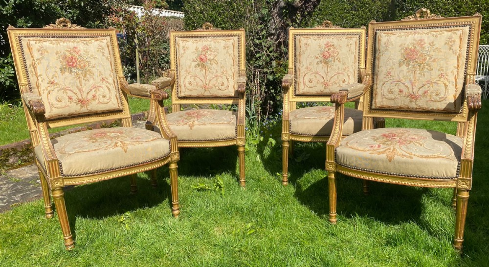 Set of gilt and needlepoint armchairs 